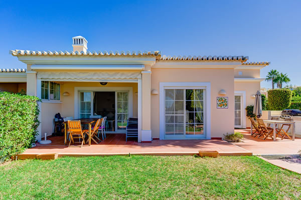 Casa Isabel – Villa moderne avec jacuzzi privé et piscines partagées, Carvoeiro